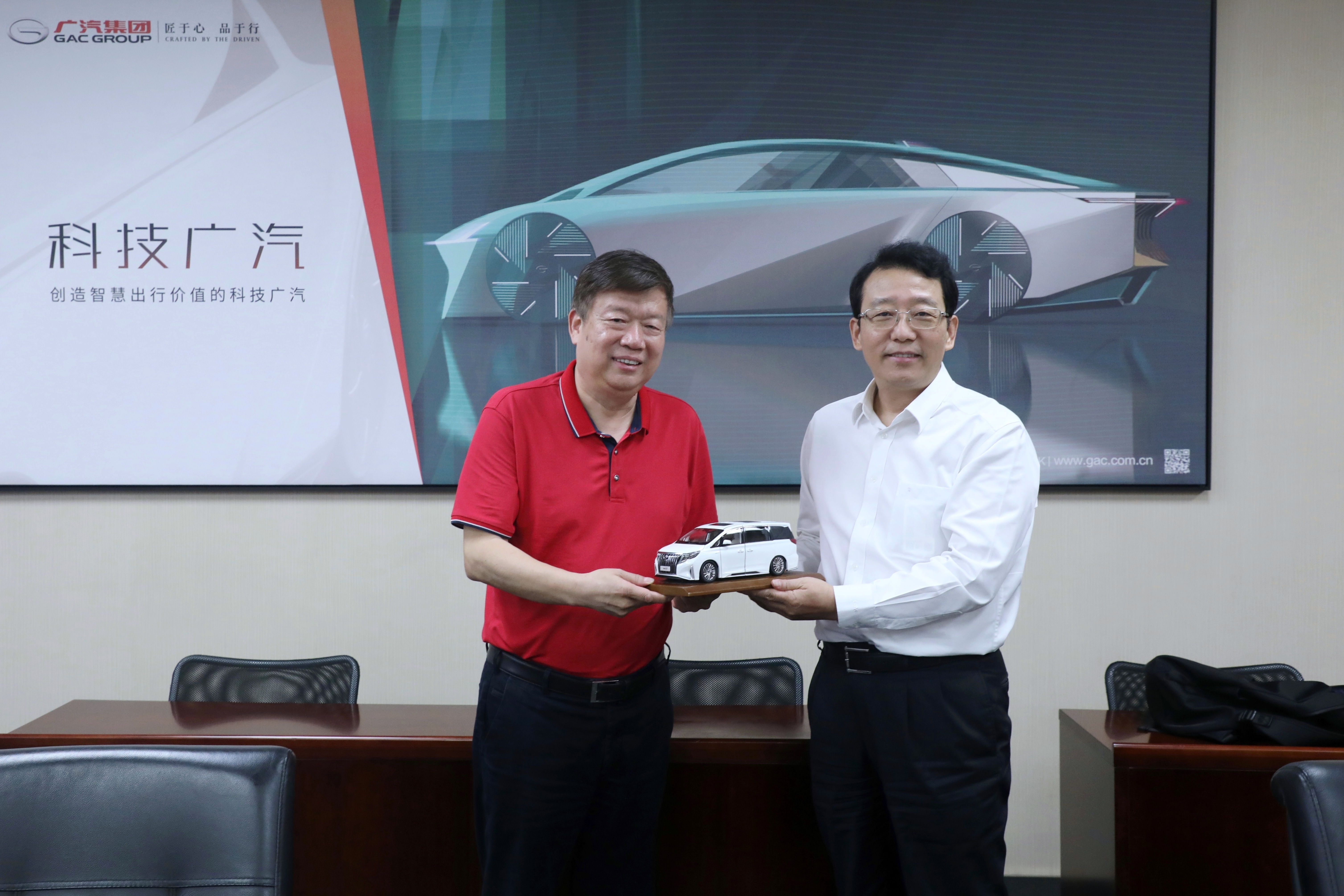 車模合照.jpg 車模合照.jpg